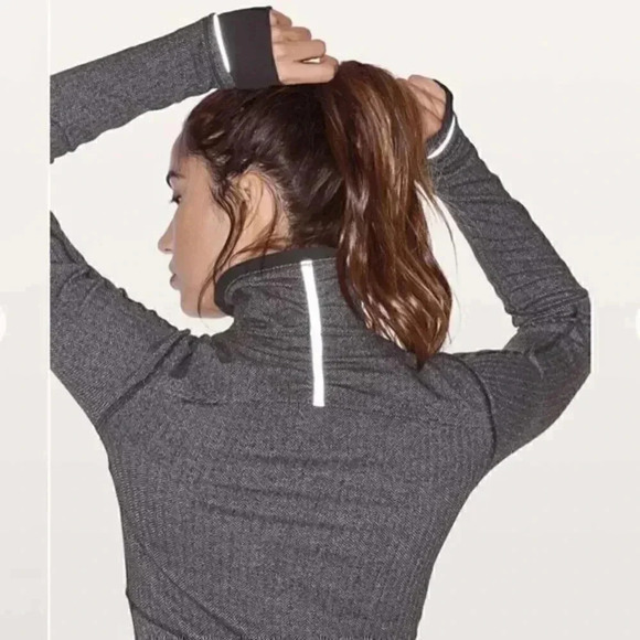 Lululemon Womens Black and Grey Sz 8 Base Runner 1/2 Zip Breathable Pullover - Picture 4 of 12